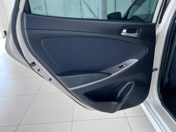 Hyundai Solaris I Рестайлинг с пробегом 2015 года, цена 995 000 рублей, 97234 км, хэтчбек, Автокод Объявления