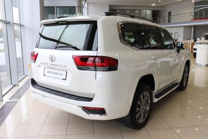 Toyota Land Cruiser 300 Series с пробегом 2023 года, цена 15 700 000 рублей, 1 км, внедорожник, Автокод Объявления