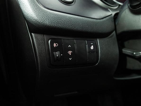 Kia Ceed II Рестайлинг с пробегом 2018 года, цена 1 300 000 рублей, 111742 км, хэтчбек, Автокод Объявления