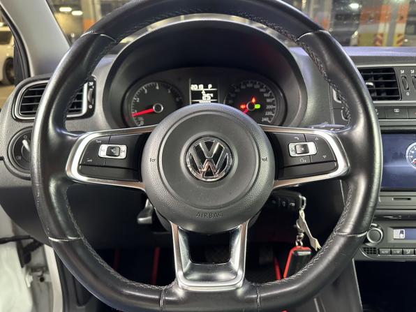 Volkswagen Polo V Рестайлинг с пробегом 2018 года, цена 1 399 000 рублей, 77227 км, седан, Автокод Объявления