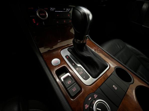 Volkswagen Touareg II с пробегом 2012 года, цена 1 899 000 рублей, 213578 км, внедорожник, Автокод Объявления