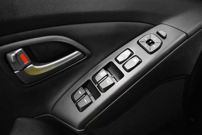Hyundai ix35 I Рестайлинг с пробегом 2013 года, цена 1 030 000 рублей, 240110 км, внедорожник, Автокод Объявления
