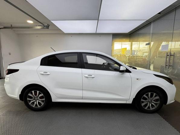 Kia Rio IV с пробегом 2018 года, цена 1 055 000 рублей, 176616 км, седан, Автокод Объявления