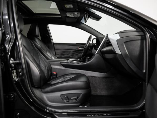Toyota Avalon V с пробегом 2022 года, цена 3 699 000 рублей, 65124 км, седан, Автокод Объявления