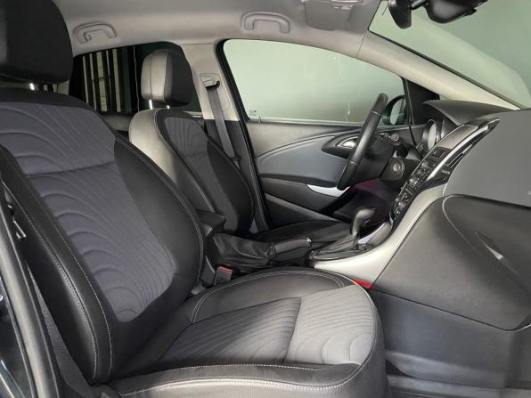 Opel Astra J Рестайлинг с пробегом 2013 года, цена 925 000 рублей, 140033 км, хэтчбек, Автокод Объявления