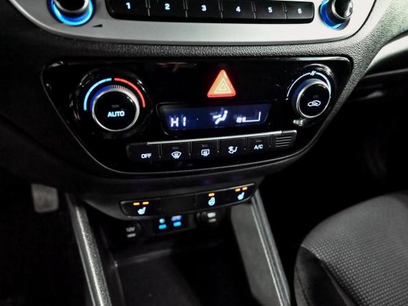 Hyundai Solaris II с пробегом 2017 года, цена 1 390 000 рублей, 55818 км, седан, Автокод Объявления