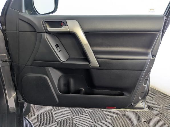Toyota Land Cruiser Prado 150 Series Рестайлинг 3 с пробегом 2022 года, цена 7 990 000 рублей, 30746 км, внедорожник, Автокод Объявления