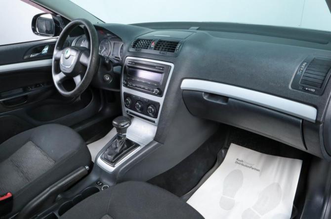 Skoda Octavia II (A5) Рестайлинг с пробегом 2011 года, цена 699 000 рублей, 340000 км, лифтбек, Автокод Объявления