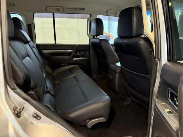 Mitsubishi Pajero IV Рестайлинг 2 с пробегом 2018 года, цена 3 050 000 рублей, 107335 км, внедорожник, Автокод Объявления