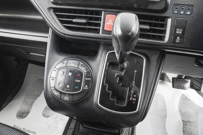 Toyota Voxy III (R80) Рестайлинг с пробегом 2018 года, цена 2 099 000 рублей, 147000 км, минивэн, Автокод Объявления