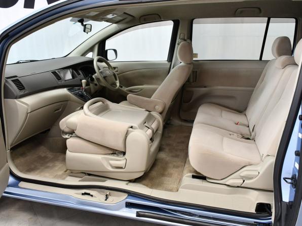 Toyota ISis I Рестайлинг с пробегом 2009 года, цена 1 137 000 рублей, 218137 км, компактвэн, Автокод Объявления