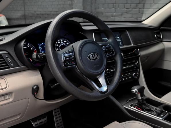 Kia Optima IV Рестайлинг с пробегом 2018 года, цена 1 770 000 рублей, 151656 км, седан, Автокод Объявления