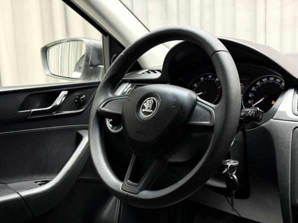 Skoda Rapid I с пробегом 2016 года, цена 919 000 рублей, 174800 км, лифтбек, Автокод Объявления