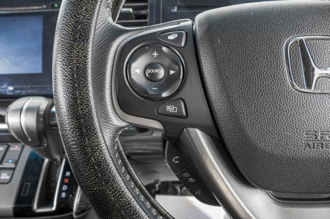 Honda Stepwgn V с пробегом 2015 года, цена 2 099 000 рублей, 94000 км, минивэн, Автокод Объявления