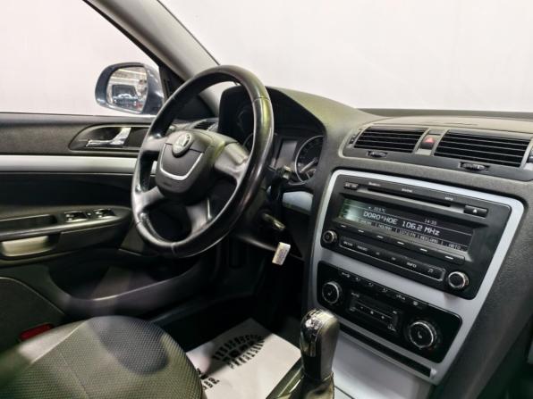 Skoda Octavia II (A5) Рестайлинг с пробегом 2010 года, цена 795 000 рублей, 244712 км, лифтбек, Автокод Объявления