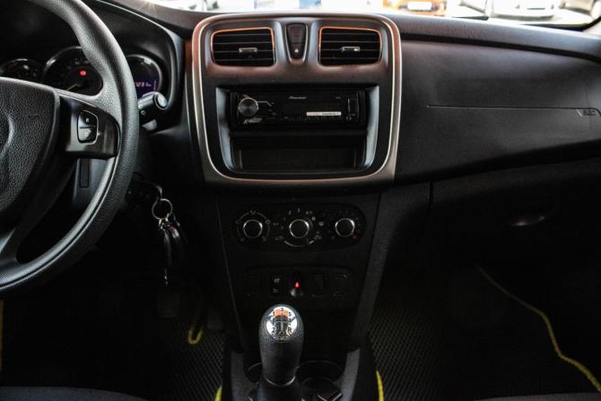 Renault Sandero II с пробегом 2017 года, цена 929 000 рублей, 97231 км, хэтчбек, Автокод Объявления