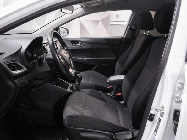 Hyundai Solaris II с пробегом 2019 года, цена 1 195 000 рублей, 121000 км, седан, Автокод Объявления