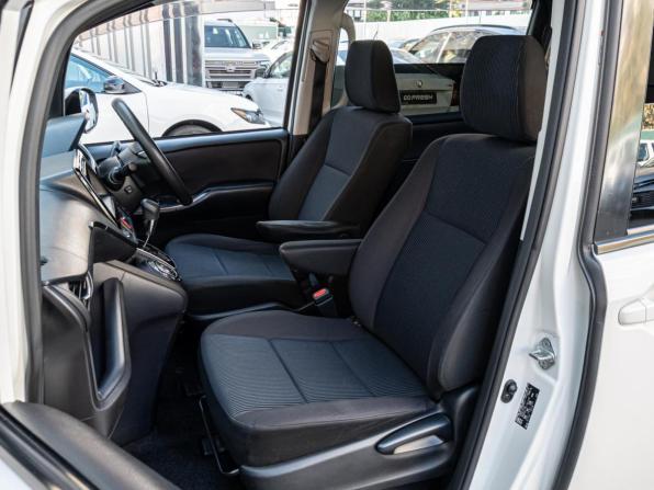 Toyota Noah III (R80) с пробегом 2015 года, цена 1 745 000 рублей, 199448 км, минивэн, Автокод Объявления