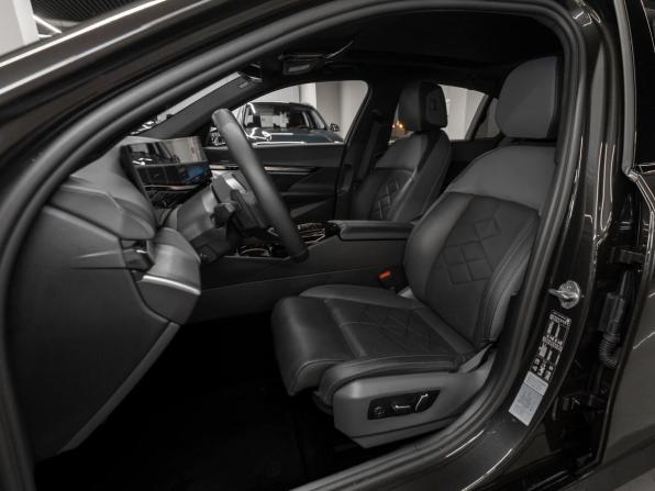 BMW 5 серии VIII (G60/G61/G68) с пробегом 2024 года, цена 8 950 000 рублей, 17793 км, седан, Автокод Объявления