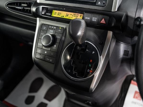 Toyota Wish II Рестайлинг с пробегом 2012 года, цена 1 450 000 рублей, 94658 км, минивэн, Автокод Объявления