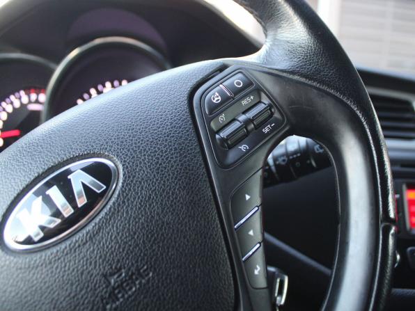 Kia Ceed II с пробегом 2015 года, цена 1 349 000 рублей, 68831 км, универсал, Автокод Объявления