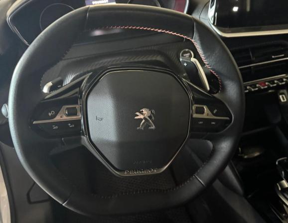 Peugeot 2008 II с пробегом 2021 года, цена 1 999 000 рублей, 9678 км, внедорожник, Автокод Объявления