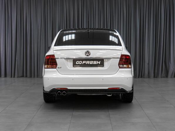 Volkswagen Polo V Рестайлинг с пробегом 2016 года, цена 1 369 000 рублей, 159138 км, седан, Автокод Объявления