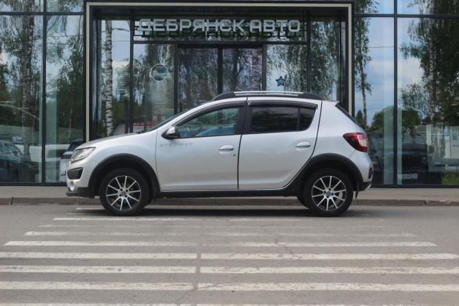 Renault Sandero II с пробегом 2017 года, цена 980 000 рублей, 129583 км, хэтчбек, Автокод Объявления
