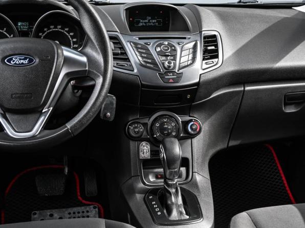 Ford Fiesta Mk6 Рестайлинг с пробегом 2018 года, цена 974 000 рублей, 76562 км, хэтчбек, Автокод Объявления