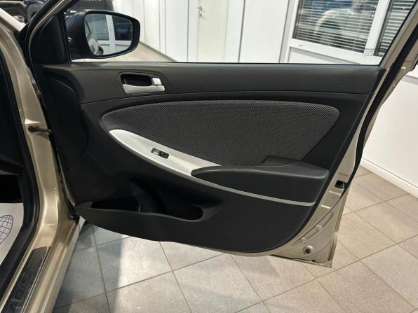 Hyundai Solaris I с пробегом 2013 года, цена 740 000 рублей, 175900 км, хэтчбек, Автокод Объявления