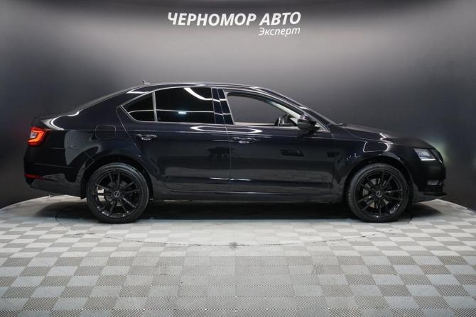 Skoda Octavia III (A7) Рестайлинг с пробегом 2017 года, цена 1 858 000 рублей, 242000 км, лифтбек, Автокод Объявления
