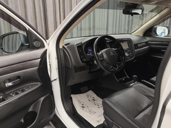 Mitsubishi Outlander III Рестайлинг 2 с пробегом 2015 года, цена 1 950 000 рублей, 200000 км, внедорожник, Автокод Объявления