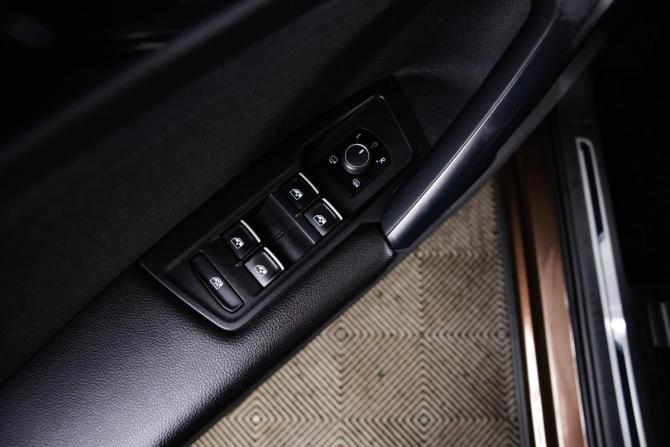 Volkswagen Tiguan II с пробегом 2018 года, цена 3 389 000 рублей, 92000 км, внедорожник, Автокод Объявления