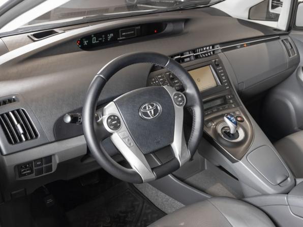 Toyota Prius III (XW30) с пробегом 2010 года, цена 1 030 000 рублей, 207300 км, лифтбек, Автокод Объявления