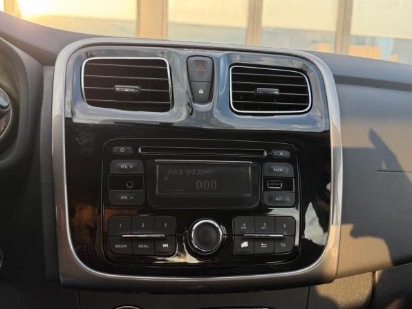 Renault Sandero II с пробегом 2015 года, цена 890 000 рублей, 157000 км, хэтчбек, Автокод Объявления