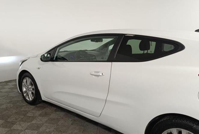 Kia Ceed II с пробегом 2015 года, цена 965 000 рублей, 177228 км, хэтчбек, Автокод Объявления