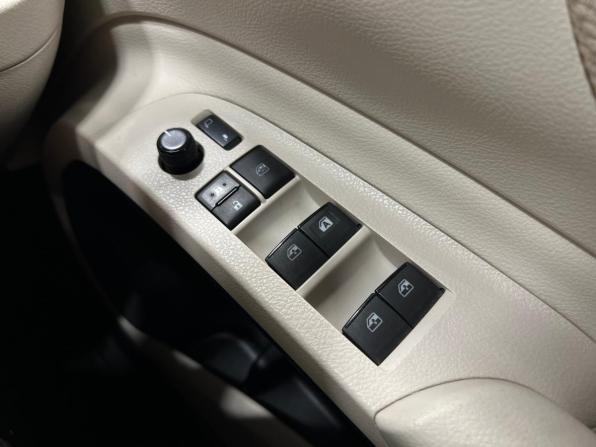 Toyota Sienta II с пробегом 2015 года, цена 1 239 000 рублей, 95119 км, минивэн, Автокод Объявления