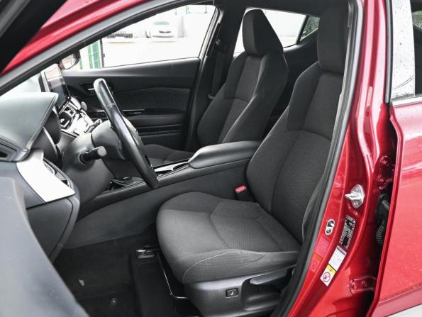 Toyota C-HR I Рестайлинг с пробегом 2019 года, цена 2 329 000 рублей, 137207 км, внедорожник, Автокод Объявления