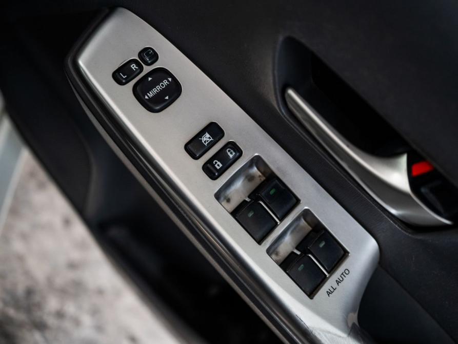 Toyota Prius Alpha I (ZVW40/41) Иркутск  - изображение 19