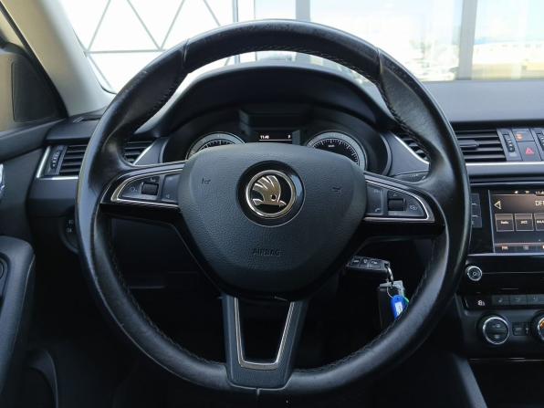 Skoda Octavia III (A7) Рестайлинг с пробегом 2017 года, цена 1 339 000 рублей, 288205 км, лифтбек, Автокод Объявления