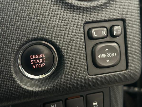 Toyota Spade с пробегом 2014 года, цена 980 000 рублей, 176758 км, минивэн, Автокод Объявления