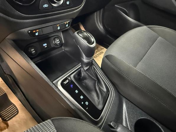 Hyundai Solaris II Рестайлинг с пробегом 2021 года, цена 1 652 000 рублей, 36241 км, седан, Автокод Объявления
