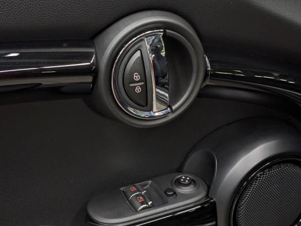 Mini Hatch III (F55/F56) Рестайлинг с пробегом 2019 года, цена 1 950 000 рублей, 42925 км, хэтчбек, Автокод Объявления