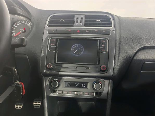 Volkswagen Polo V Рестайлинг с пробегом 2018 года, цена 960 000 рублей, 105000 км, седан, Автокод Объявления