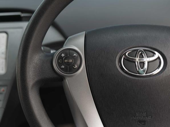 Toyota Prius III Рестайлинг (XW30) с пробегом 2012 года, цена 1 010 000 рублей, 180225 км, лифтбек, Автокод Объявления
