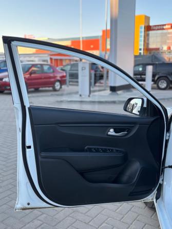 Kia Rio IV Рестайлинг с пробегом 2020 года, цена 1 700 000 рублей, 62124 км, седан, Автокод Объявления