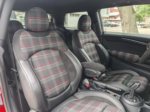 Mini Hatch III (F55/F56) Рестайлинг с пробегом 2021 года, цена 2 890 000 рублей, 70396 км, хэтчбек, Автокод Объявления