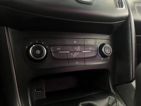 Ford Focus III Рестайлинг с пробегом 2015 года, цена 899 000 рублей, 126651 км, хэтчбек, Автокод Объявления