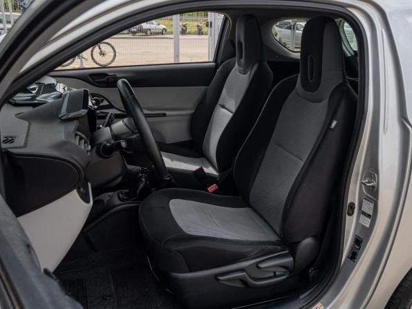 Toyota iQ с пробегом 2013 года, цена 1 070 000 рублей, 126920 км, хэтчбек, Автокод Объявления