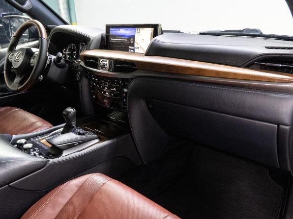 Lexus LX III Рестайлинг 2 с пробегом 2018 года, цена 6 300 000 рублей, 268769 км, внедорожник, Автокод Объявления